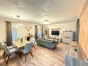 Casa moderna, spatioasa , pe o strada privata retrasa!