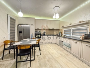 Casa moderna, spatioasa , pe o strada privata retrasa! - imagine 4