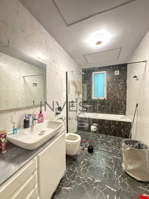 Casa moderna, spatioasa , pe o strada privata retrasa! - imagine 13