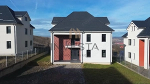 Calitate Premium/Casa individuala/Strada noua