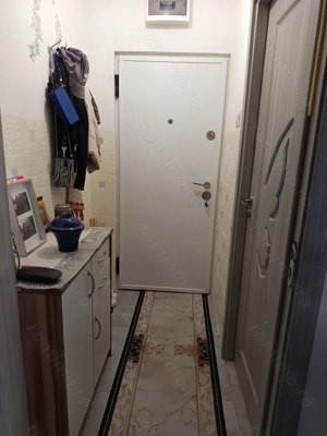 Vând apartament mobilat.