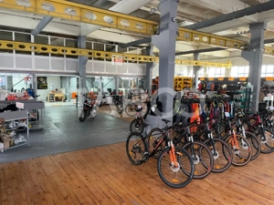 Hala 430mp cu vitrina 21m si birouri zona circulata Piata Cluj