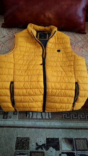 Vând geaca fâș fără mânecă 