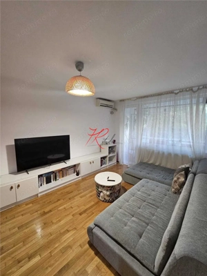 Vanzare apartament 3 camere total renovat  Tei