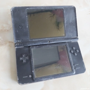 Vând consolă Nintendo DSi XL [originală] [pentru piese] [poze reale]