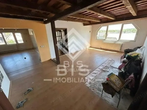 Casa spatioasa pe 3 nivele - Sigmir - imagine 17