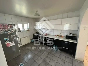 Casa spatioasa pe 3 nivele - Sigmir - imagine 4