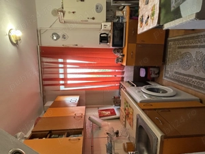 Vand urgent apartament decomandat 2 camere - imagine 8