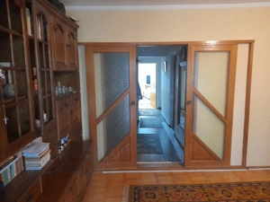Apartament clasic și spațios de vânzare   Etaj 1, lângă Piața Centrală din Caransebes - imagine 5