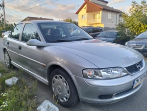 Opel Vectra 1.6 benzina, AUTOMATĂ, stare foarte buna - imagine 2 Opel Vectra 1.6 benzina, AUTOMATĂ, stare foarte buna - imagine 2