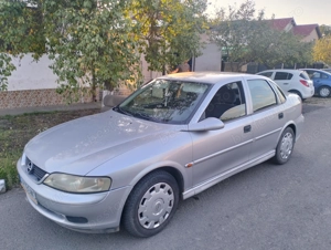Opel Vectra 1.6 benzina, AUTOMATĂ, stare foarte buna - imagine 3 Opel Vectra 1.6 benzina, AUTOMATĂ, stare foarte buna - imagine 3