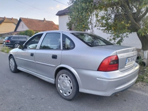 Opel Vectra 1.6 benzina, AUTOMATĂ, stare foarte buna - imagine 7 Opel Vectra 1.6 benzina, AUTOMATĂ, stare foarte buna - imagine 7
