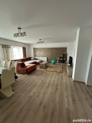 Apartament 3 camere de vanzare 