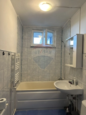 Apartament cu 4 camere de vânzare Roman central - imagine 6 Apartament cu 4 camere de vânzare Roman central - imagine 6