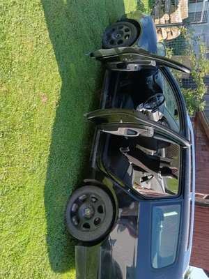 Vind auto marca vw Passat an fabricație 2005  !