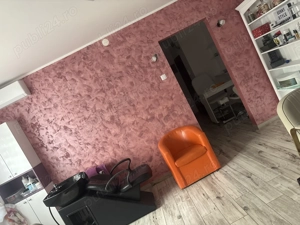 Inchiriez post de lucru frizer coafora manichiura cosmetica - imagine 4