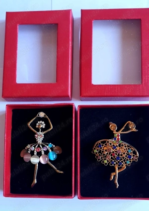 2 brose deosebite (45 - 35 lei)