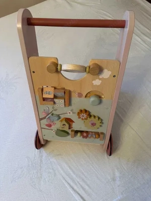 Antemergator din lemn.