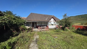 Vând casă la țară