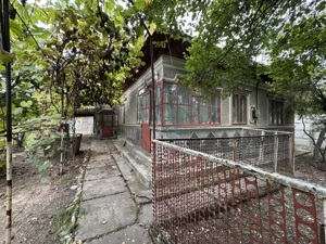 Casă bătrânească renovabila , 1000mp teren  30.000 euro negociabil  Balteni - imagine 8