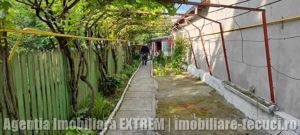 Casă cu 4 camere și 417mp teren în fața gării de sud din Tecuci - imagine 4