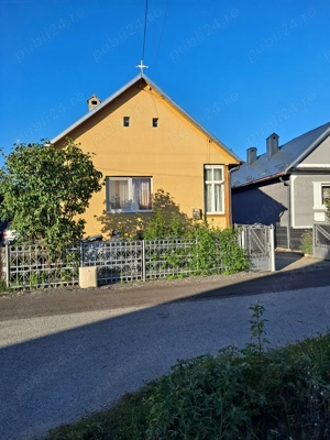 Casă de vânzare la țară cu grădină spațioasă