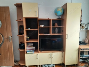 Mobilier cu dulap, loc pentru TV si etajere