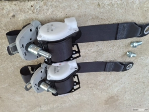 Centurile de siguranță pentru locurile 6 si 7 la Toyota Prius Plus 