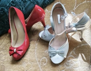 Vand doua perechi de incaltaminte de dama de ocazie, foarte putin purtati.