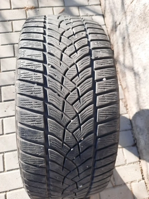 Anvelopă 225 40 R19 iarnă