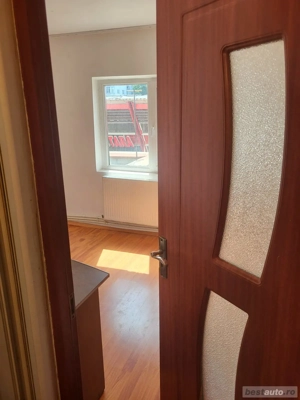 Vand apartament 2 camere - imagine 4