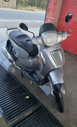 Vând scuter aprilia scarabeo  - imagine 2