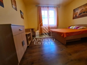 Casa, 4 camere,  3 locuri de parcare, zona Sagului