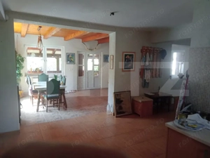 Casă ideală pentru locuit, relaxare sau investiție turistică – în Rastolița - imagine 3