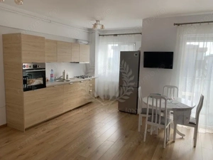 3 CAMERE // 9 MAI // 2 BAI // 105 MP