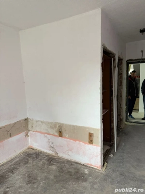 Vand garsoniera situata la parterul unui fost hotel din Busteni 