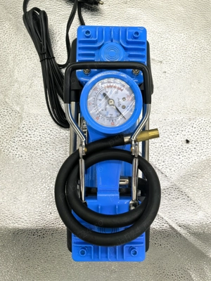 Compresor auto 12V cu set reparatii roti 199 lei