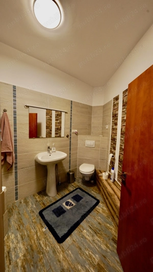 5 camere - Centru Vechi - Poarta Schei 24    (2 dormitoare, 2 livinguri)   3 băi   terasă   renovat  - imagine 4