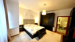 5 camere - Centru Vechi - Poarta Schei 24    (2 dormitoare, 2 livinguri)   3 băi   terasă   renovat  - imagine 3