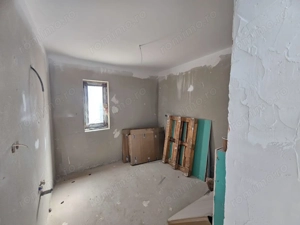 Despartit prin garaj. Posibilitate personalizare - imagine 7