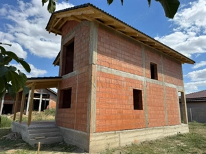 Casa la rosu - zona buna - imagine 6