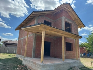 Casa la rosu - zona buna - imagine 4