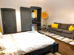 Apartament cu finisaje clasice in zona centrala - imagine 3