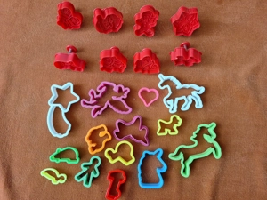 Forme diferite pentru decupat prajituri din aluat  turta dulce