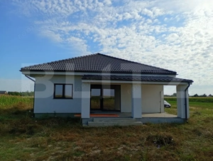 Casa de vanzare, cu 3 camere,138 mp, zona Amati - imagine 2