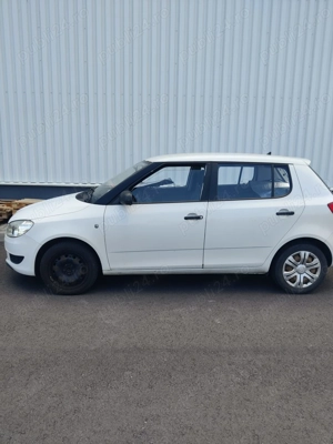 Skoda Fabia 2013, 1.2, benzina, imbunatatiri, 207000 km, navigatie, camera mansalier 3600 Eur - imagine 16 Skoda Fabia 2013, 1.2, benzina, imbunatatiri, 207000 km, navigatie, camera mansalier 3600 Eur - imagine 16