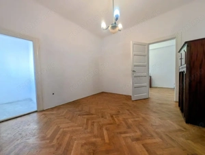 O Casa si  un apartament intr-o  curte individuala in centrul Oradiei - imagine 8