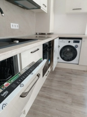 Inchiriez apartament cu garaj - imagine 3