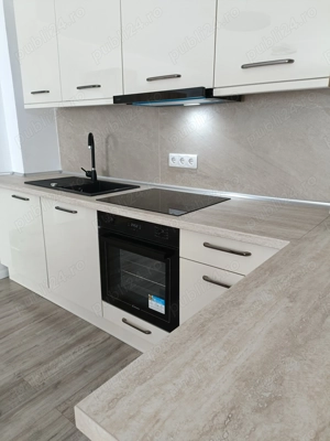 Inchiriez apartament cu garaj