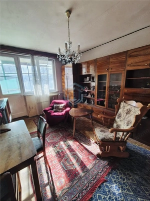 Apartament cu 4 camere,  cu dubla orientare, zona Nufarul